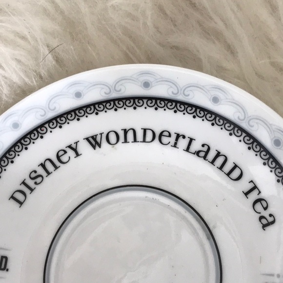Disney Wonderland Tea cup and saucer 1951 Alice in Wonderland red Queen - Picture 6 of 11